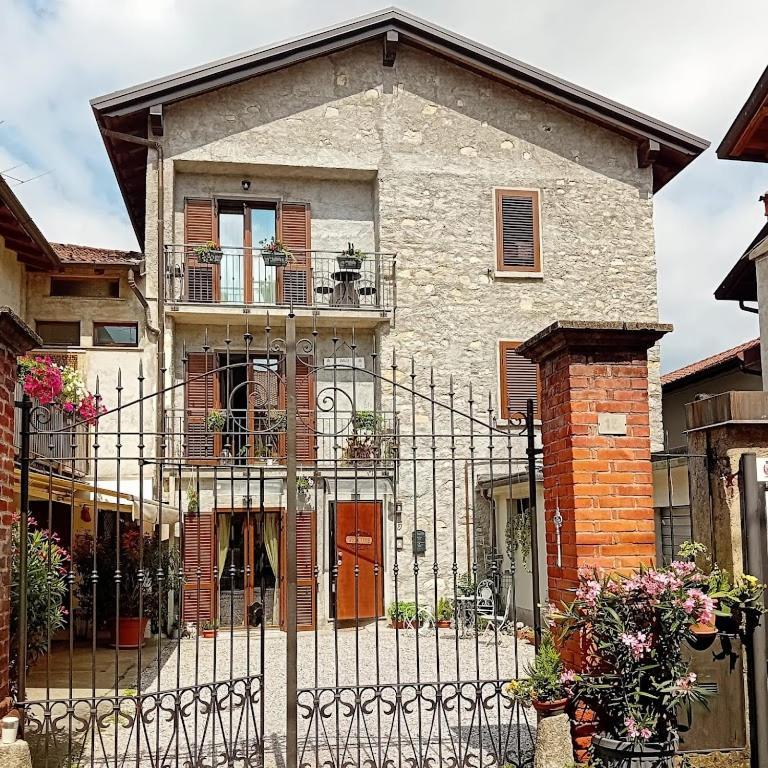 B&B Cristalli Di Luce Albavilla Exterior photo
